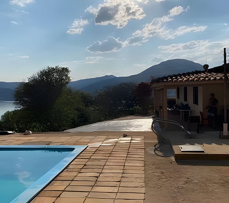 Vista do lago, 4 quartos, Piscina, Churrasqueira