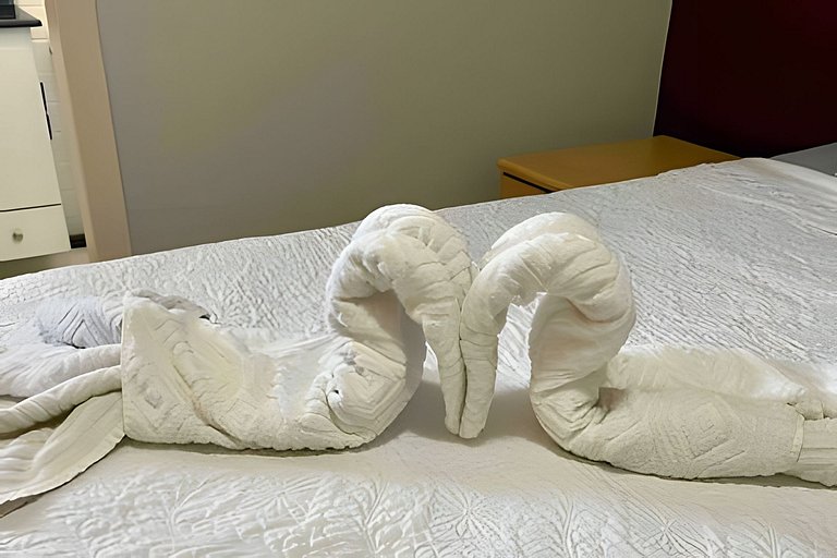 Apto para CASAL, varanda, garagem, piscina e sauna