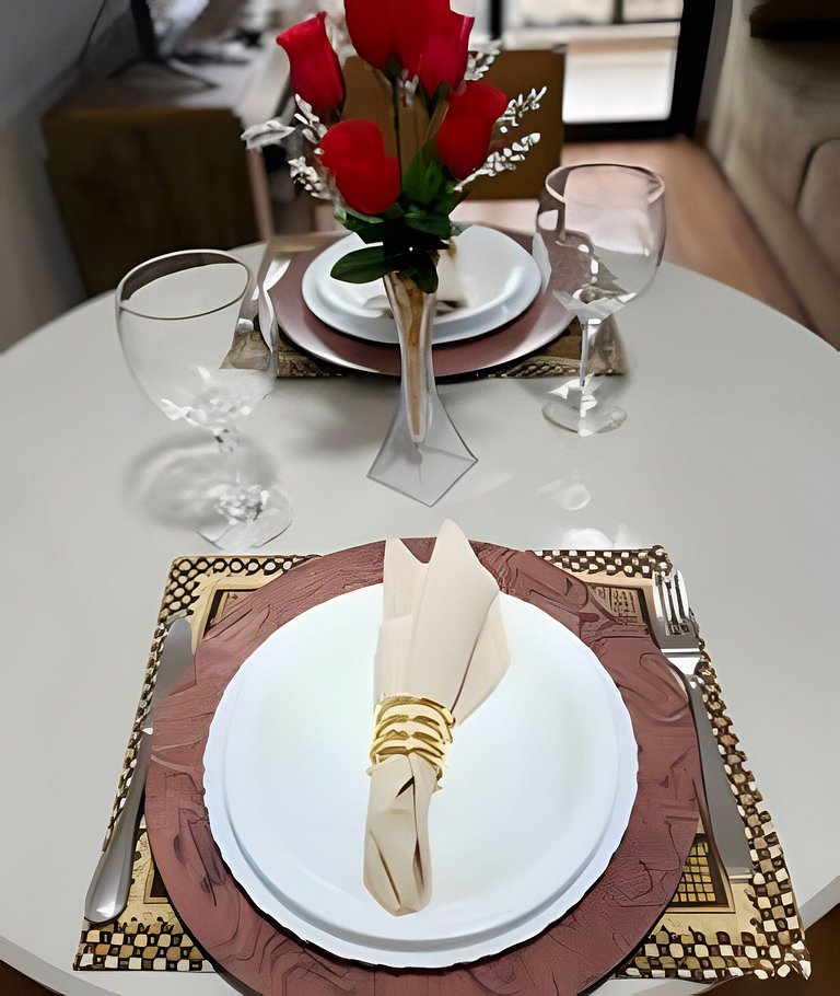 Apto para CASAL, varanda, garagem, piscina e sauna