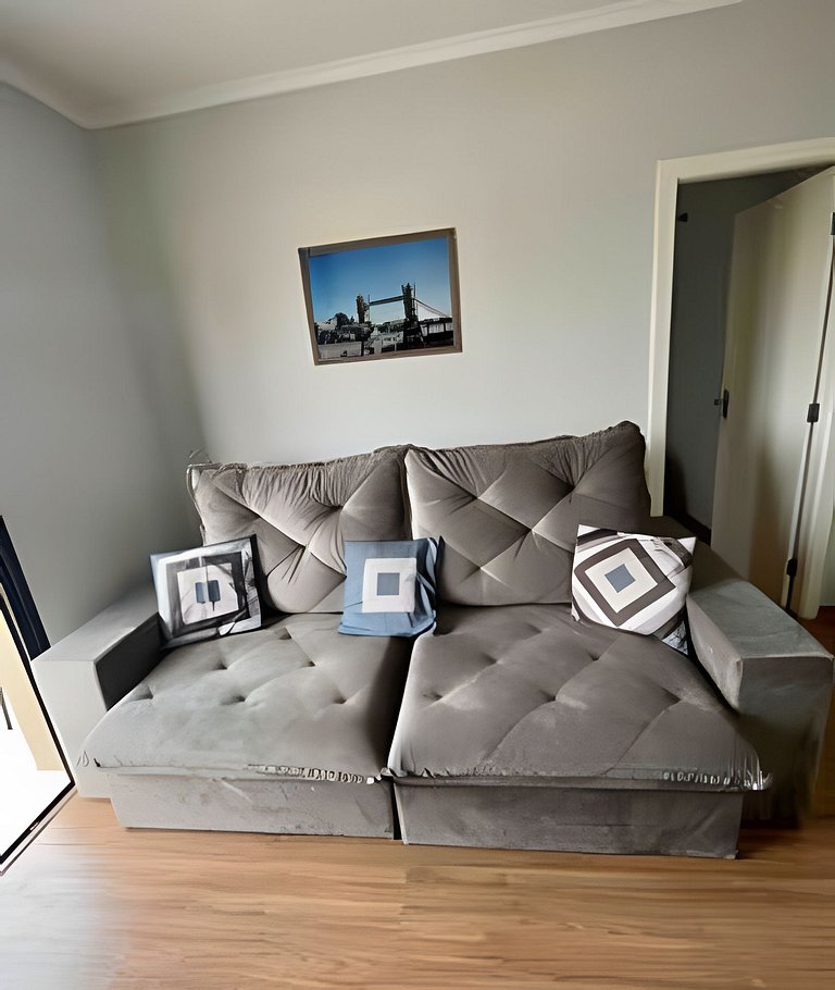 Apto para CASAL, varanda, garagem, piscina e sauna