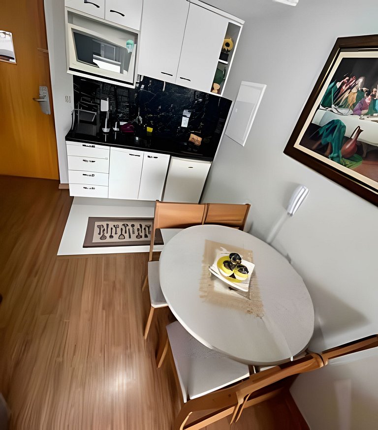 Apto para CASAL, varanda, garagem, piscina e sauna