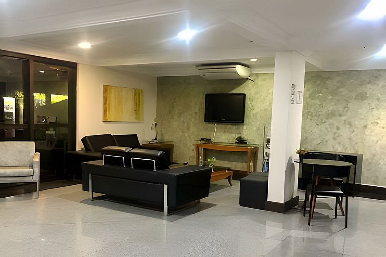 Apto para CASAL, varanda, garagem, piscina e sauna