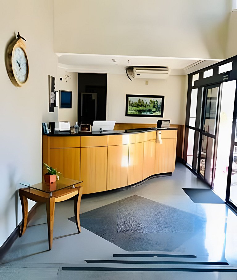 Apto para CASAL, varanda, garagem, piscina e sauna