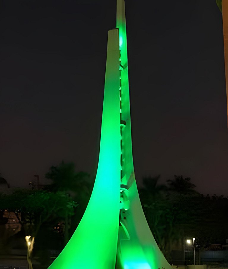 Apto para CASAL, varanda, garagem, piscina e sauna