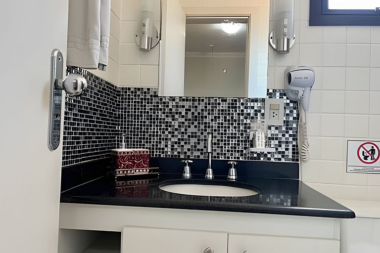 Apto para CASAL, varanda, garagem, piscina e sauna