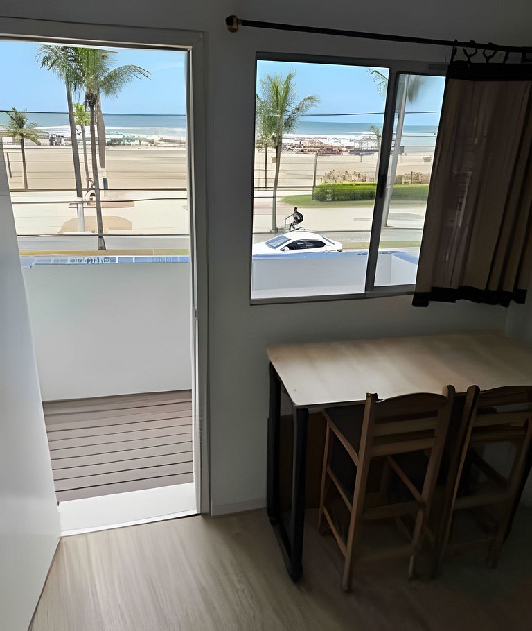 Pé na areia , vista mar , Wi-Fi e varanda !