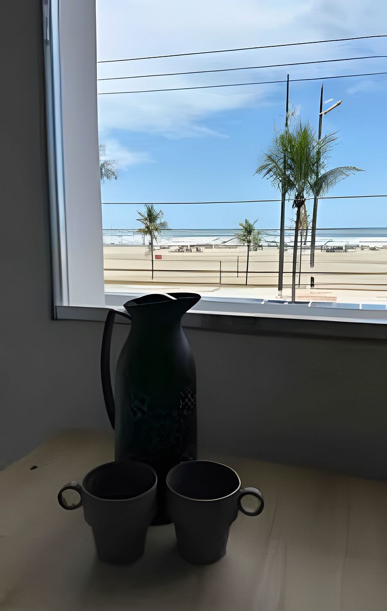 Pé na areia , vista mar , Wi-Fi e varanda !