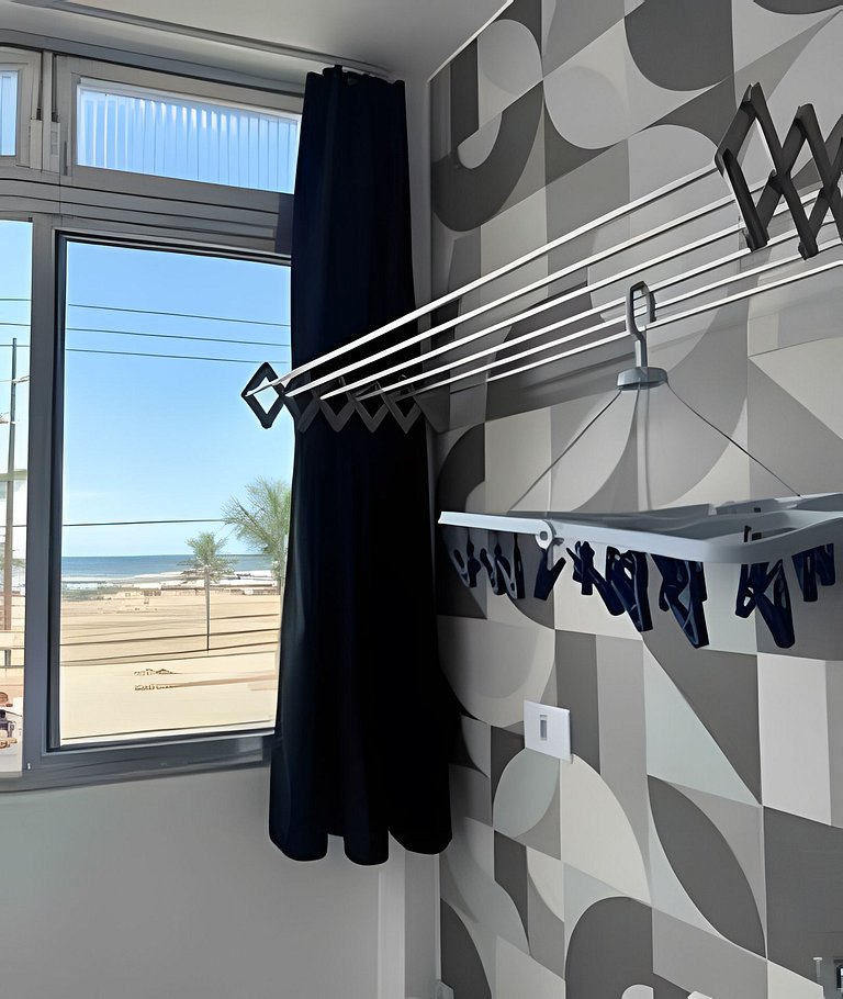 Pé na areia , vista mar , Wi-Fi e varanda !