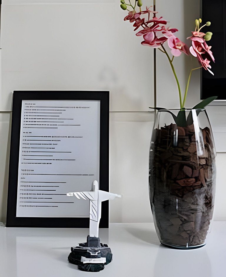 Vista Cristo a 300 metros da Praia de Copacabana.