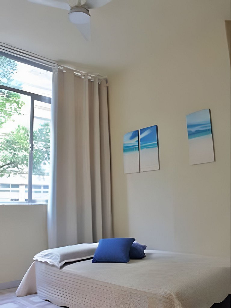 Vista Cristo a 300 metros da Praia de Copacabana.