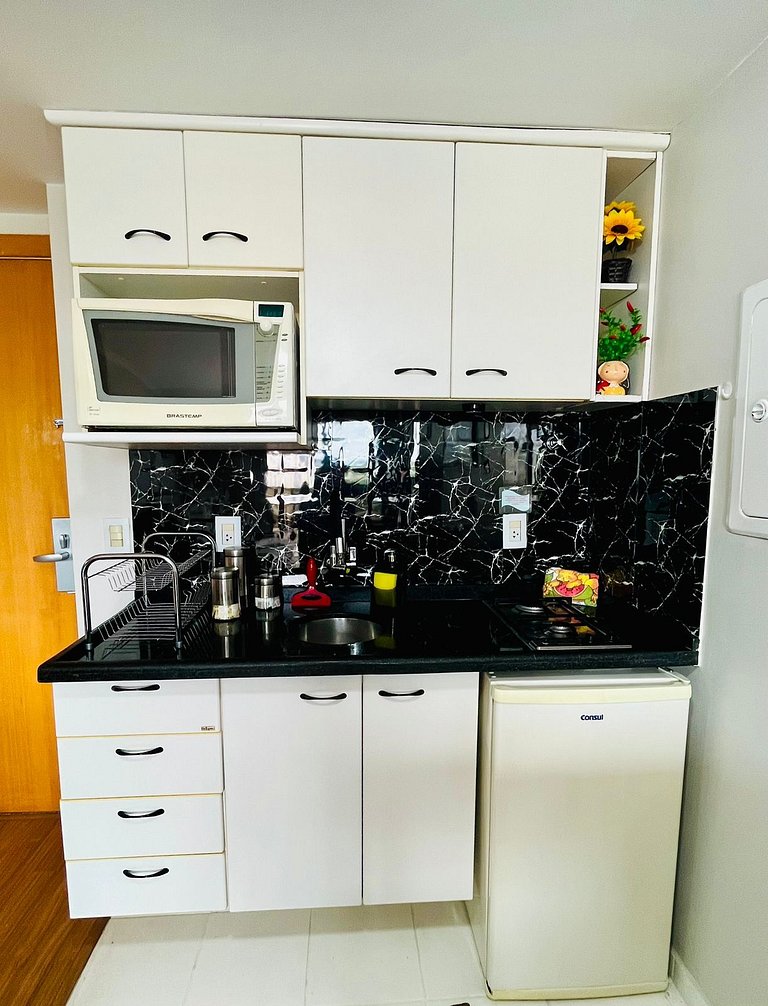 Apto para CASAL, varanda, cama king, garagem, portaria 24 ho