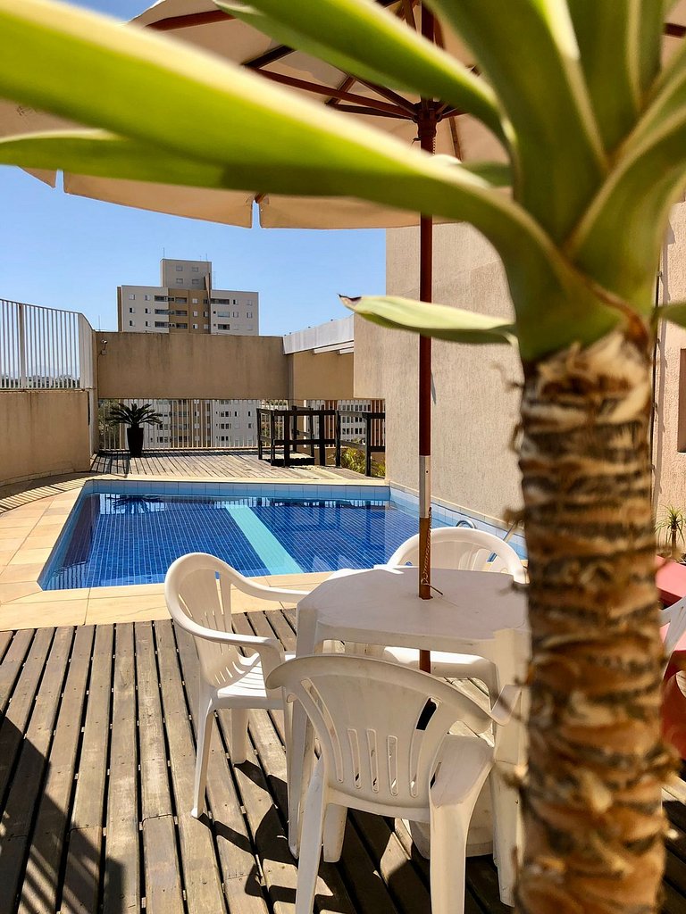 Apto para CASAL, varanda, garagem, piscina e sauna