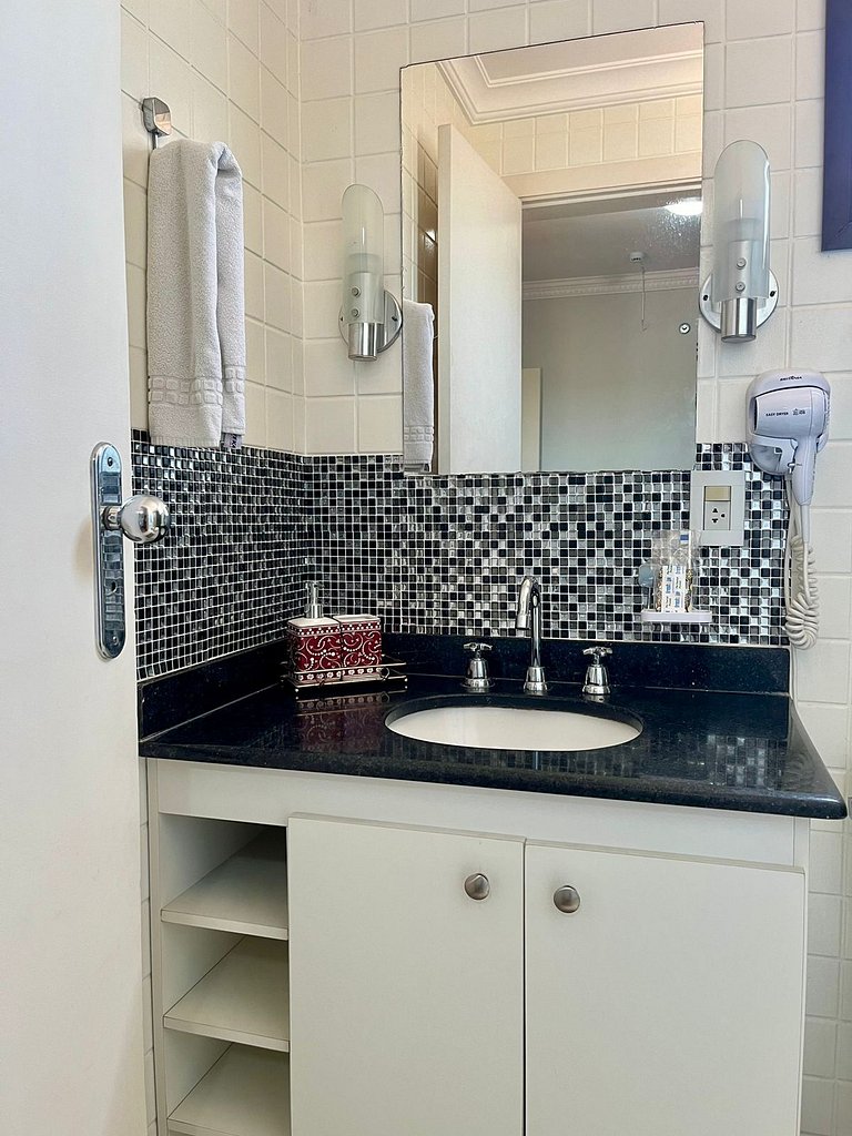 Apto para CASAL, varanda, garagem, piscina e sauna